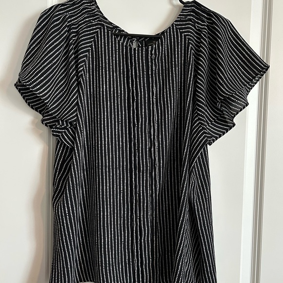 Worthington Tops - Worthington Black and White Patterned Blouse